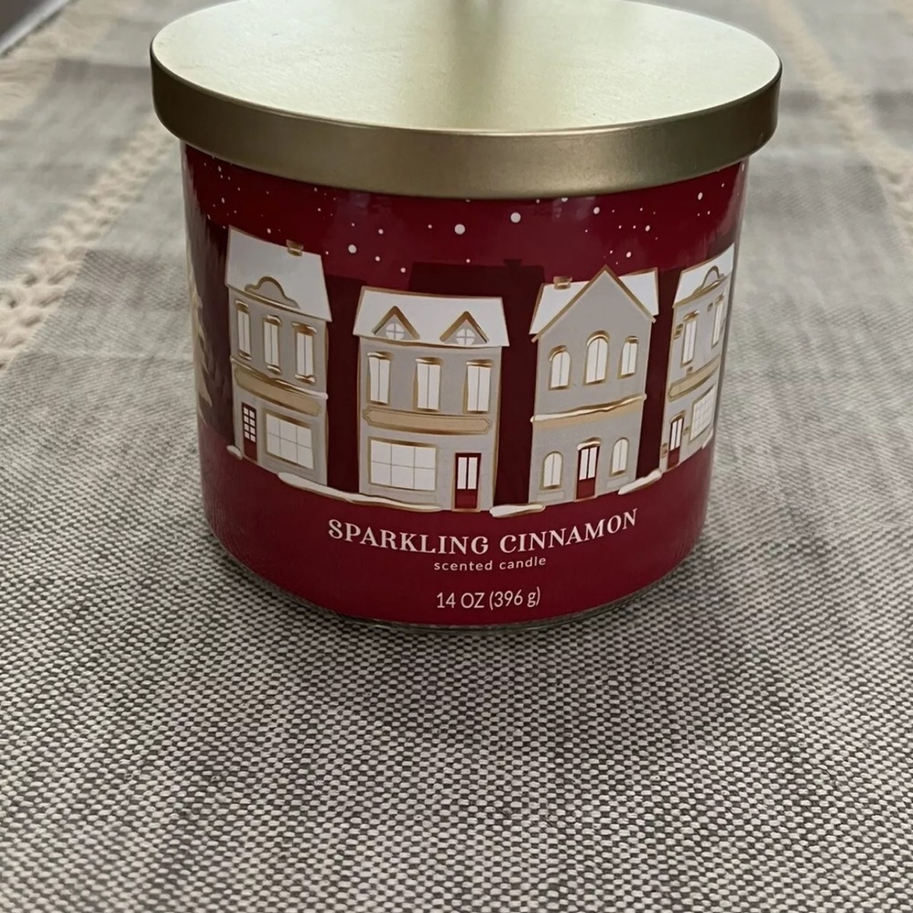 NWT 14 OZ Sparkling Cinnamon 3 Wick Candle
